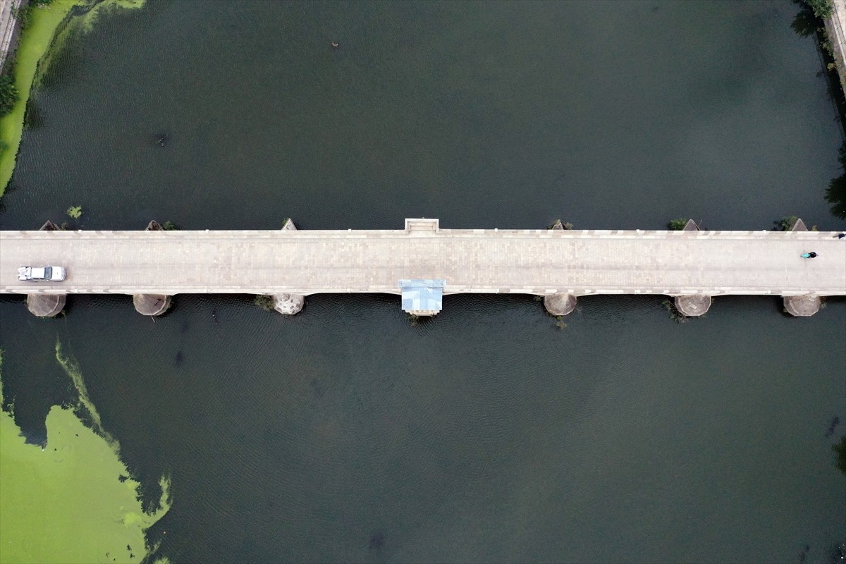 Edirne'nin önemli su kaynaklarından olan Tunca Nehri'nin debisi 2021 yılından beri düşüyor....