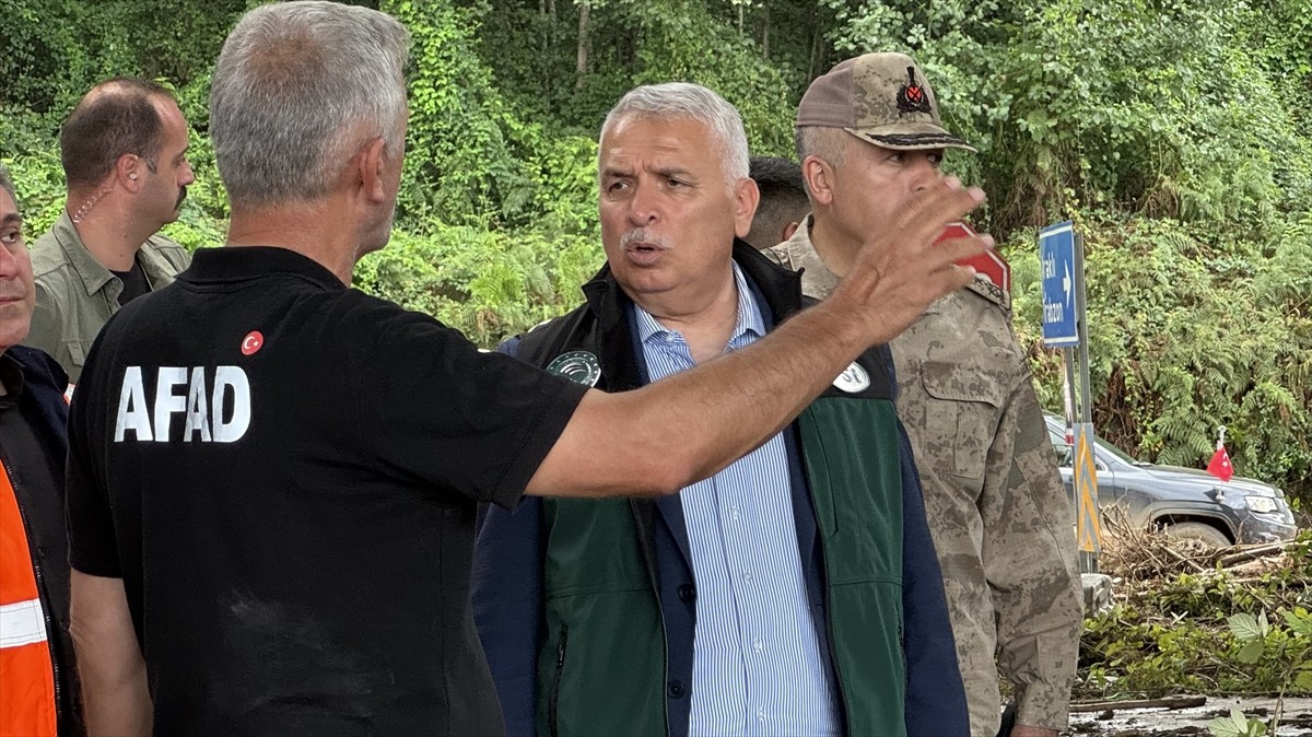 Trabzon Valisi Aziz Yıldırım, dün akşam saatlerinde etkili olan sağanağın ardından taşkın ve...