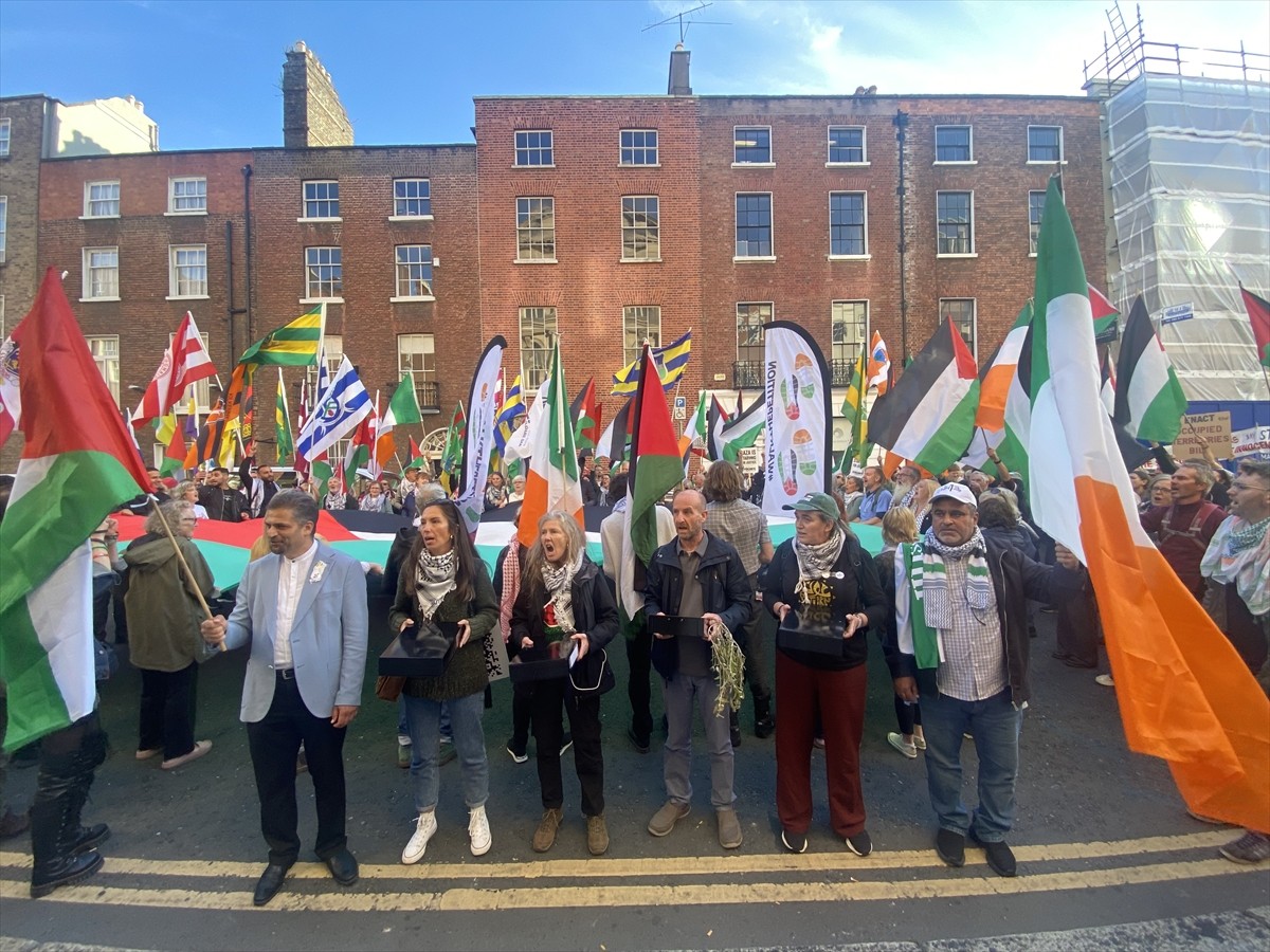 İrlanda’da Güney Kerry’den başkent Dublin’deki İrlanda Parlamentosuna Filistin’e destek amaçlı 11...