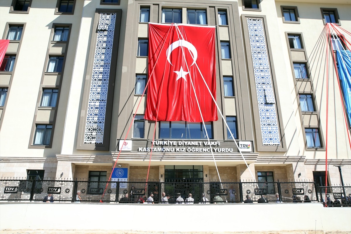 Diyanet İşleri Başkanı Ali Erbaş, Kastamonu'da Türkiye Diyanet Vakfı Kız Öğrenci Yurdu'nun açılış...