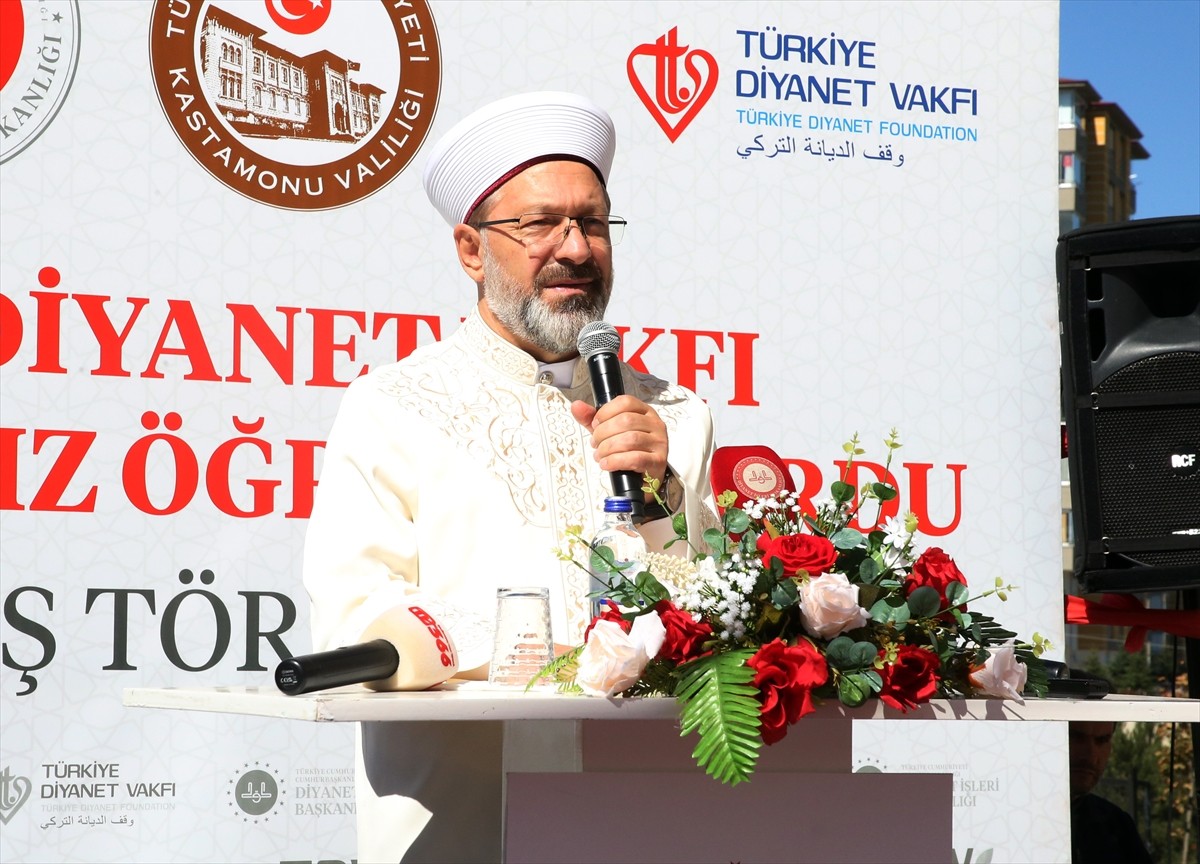 Diyanet İşleri Başkanı Ali Erbaş, Kastamonu'da Türkiye Diyanet Vakfı Kız Öğrenci Yurdu'nun açılış...