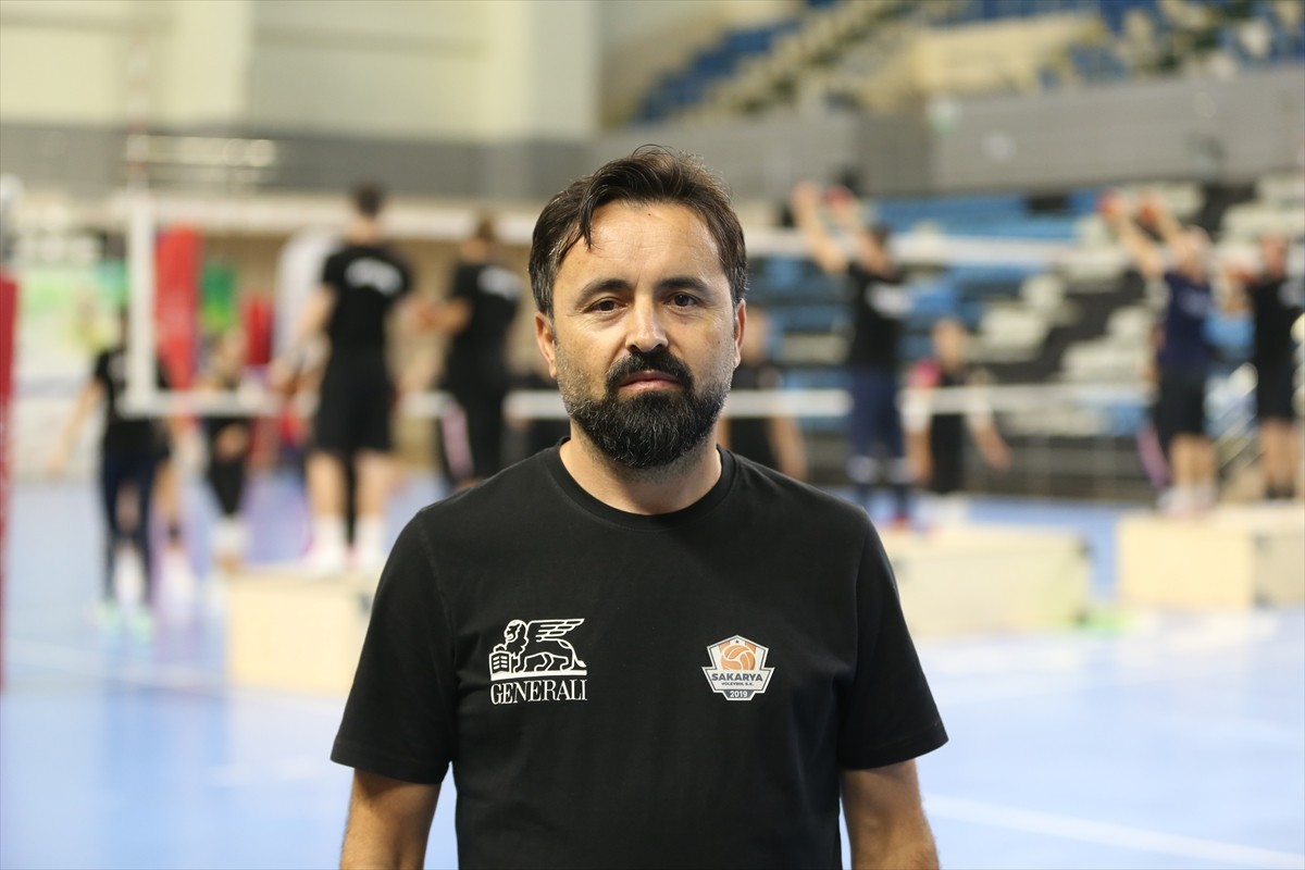 KFC Kadınlar Voleybol 1. Ligi'nin yeni ekibi Sakarya Voleybol, bu sezon play-off oynayıp...