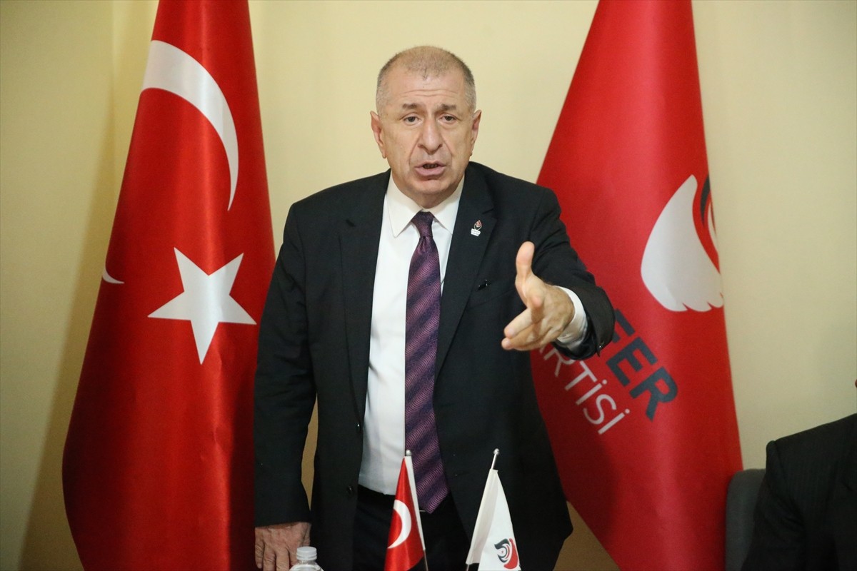 Zafer Partisi Genel Başkanı Ümit Özdağ, Ordu'da partisinin 2. olağan kongresine katıldı.