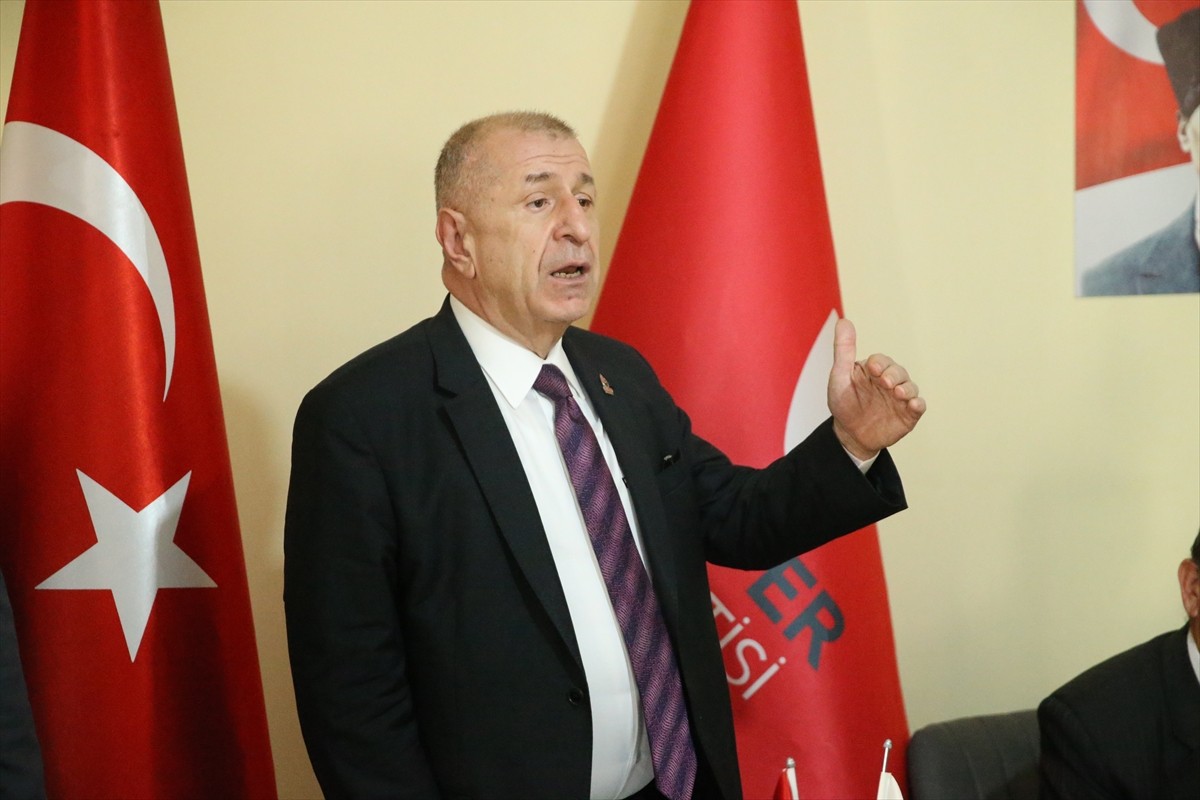 Zafer Partisi Genel Başkanı Ümit Özdağ, Ordu'da partisinin 2. olağan kongresine katıldı.