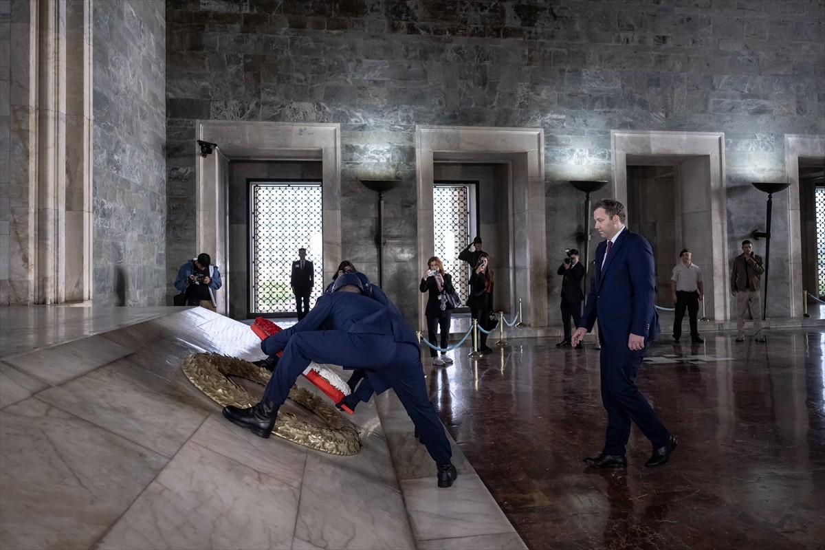 Almanya Sosyal Demokrat Parti (SPD) Eş Genel Başkanı Lars Klingbeil, CHP Genel Başkanı Özgür Özel...