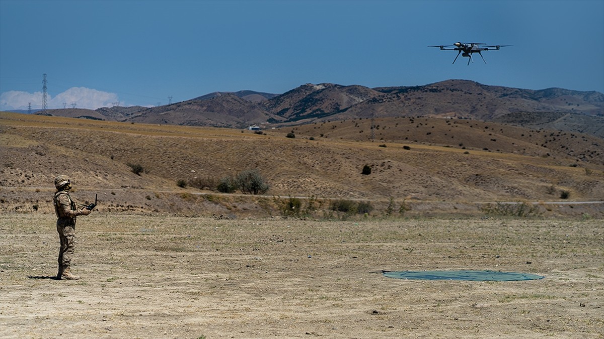 STM tarafından geliştirilen Taşınabilir Döner Kanatlı Vurucu İHA Sistemi KARGU, zırh delici harp...
