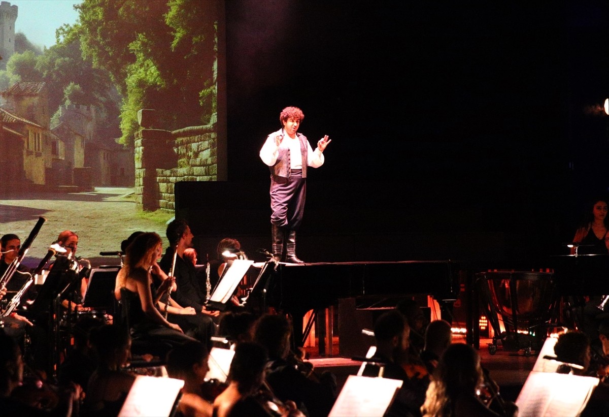 Mersin Devlet Opera ve Balesi (MDOB) 2024-2025 sanat sezonuna açılış konseriyle başladı.