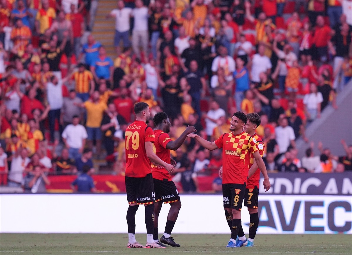 Trendyol Süper Lig’in 8. haftasında Göztepe ile Net Global Sivasspor Gürsel Aksel Stadı’nda...