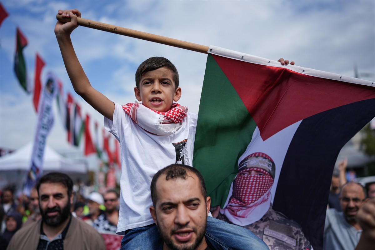 Filistin'e Destek Platformu çatısı altında bir araya gelen sivil toplum kuruluşları, Gazze'de bir...