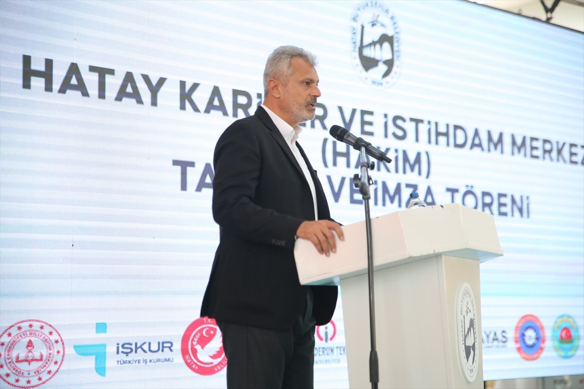 Hatay'da depremzedelerin istihdamına katkı sağlaması hedeflenen Hatay Kariyer ve İstihdam...
