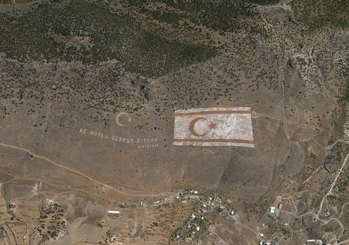 Milli Savunma Bakanlığı (MSB), Dünya Uzay Haftası nedeniyle Çanakkale Şehitler Abidesi, Anıtkabir...