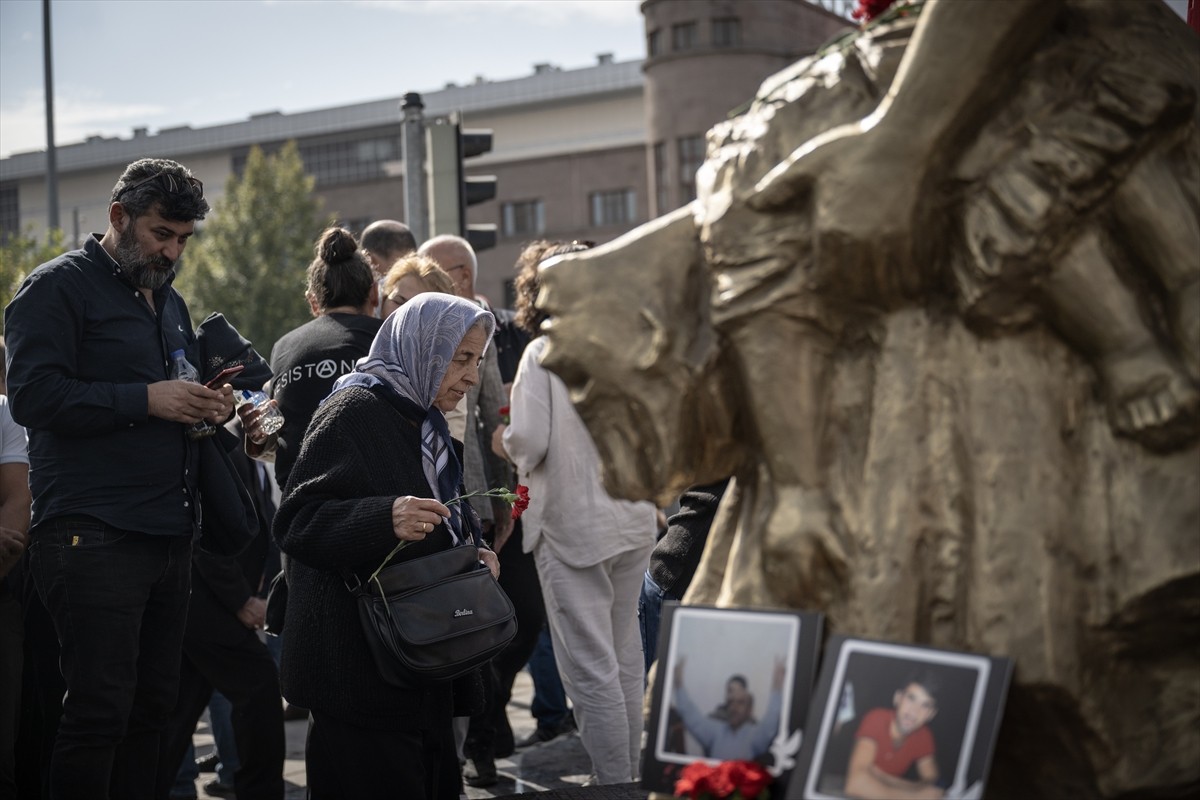 Ankara Garı önünde, 10 Ekim 2015'te terör örgütü DEAŞ mensubu iki canlı bombanın gerçekleştirdiği...