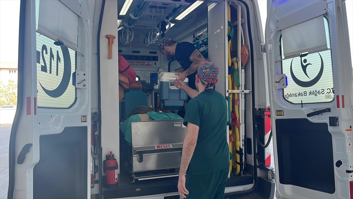 Burdur'da beyin ölümü gerçekleşen kişiden alınan kalp, böbrekler ve karaciğer 4 hastaya...