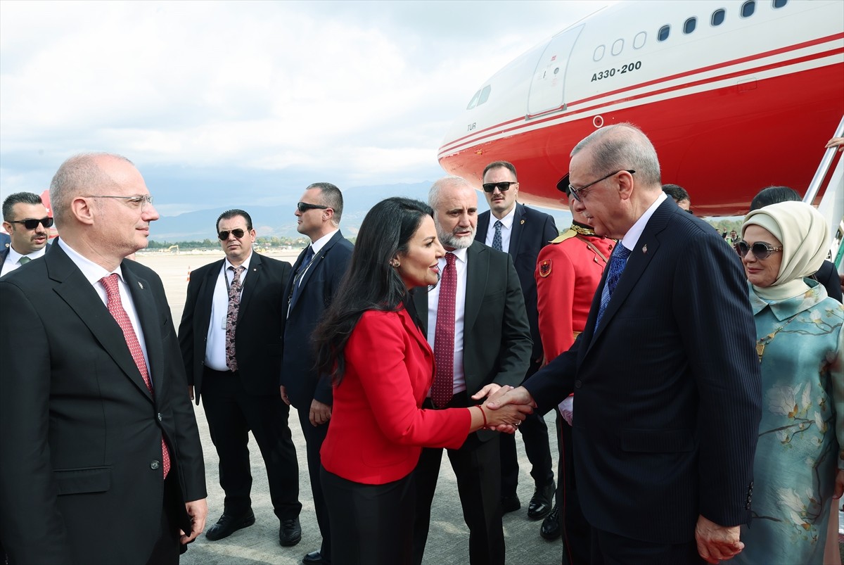 Cumhurbaşkanı Recep Tayyip Erdoğan, resmi temaslarda bulunmak üzere eşi Emine Erdoğan ile özel...