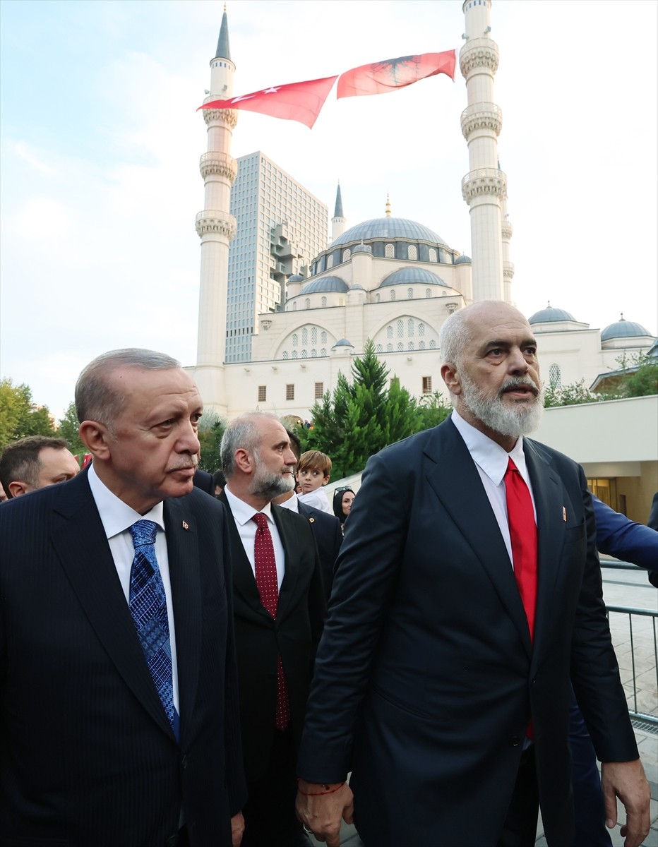 Cumhurbaşkanı Recep Tayyip Erdoğan ve Arnavutluk Başbakanı Edi Rama, Arnavutluk'un başkenti...
