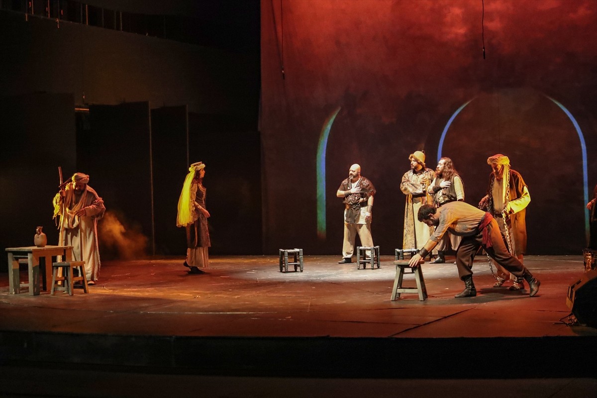 Diyarbakır'da "20. Orhan Asena Yerli Oyunlar Tiyatro Festivali", Ankara Devlet Tiyatrosunca...