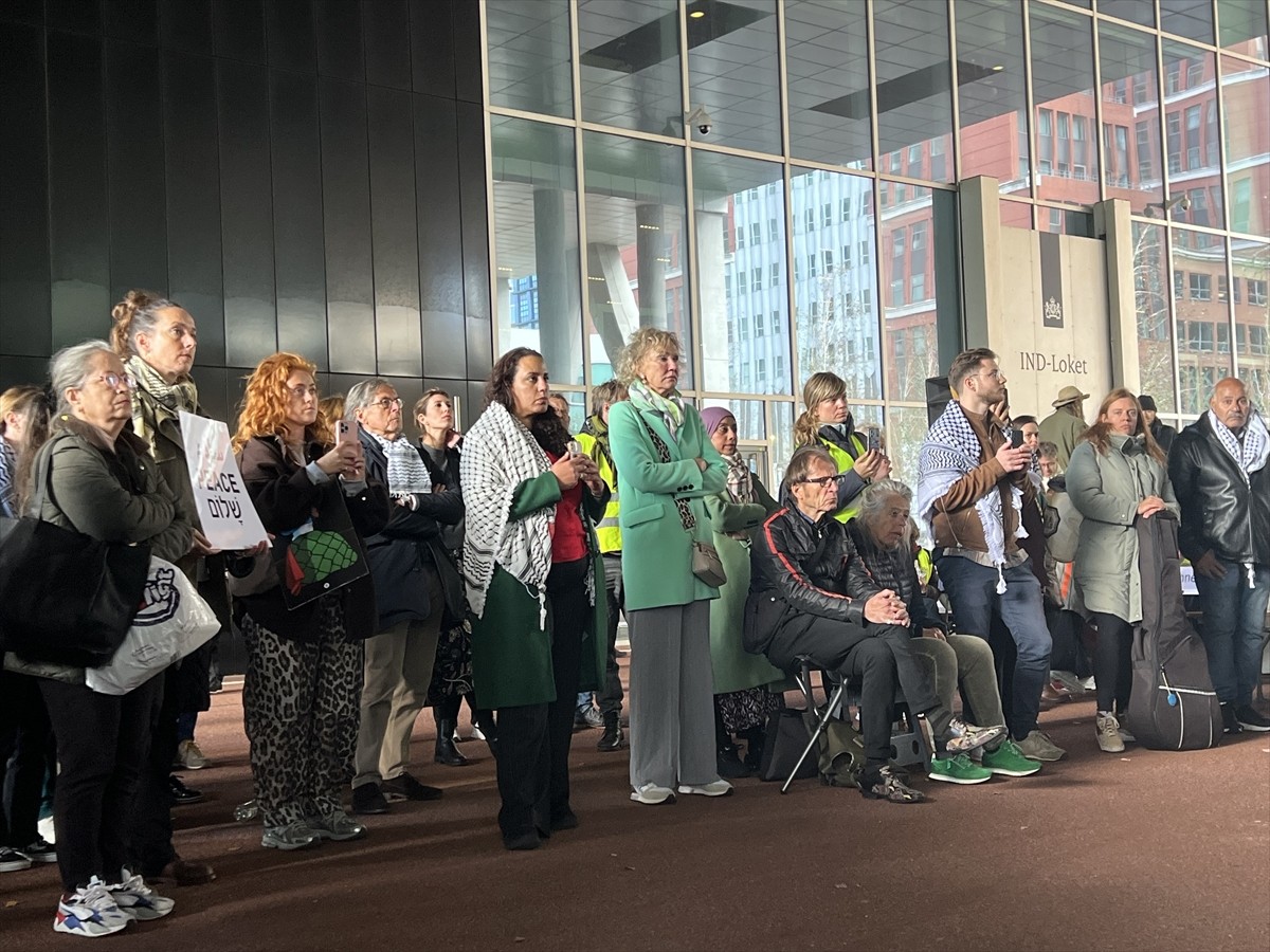 Gazze'deki soykırımı ve Hollanda hükümetinin İsrail'e destek politikasını 1 yıldır protesto eden...