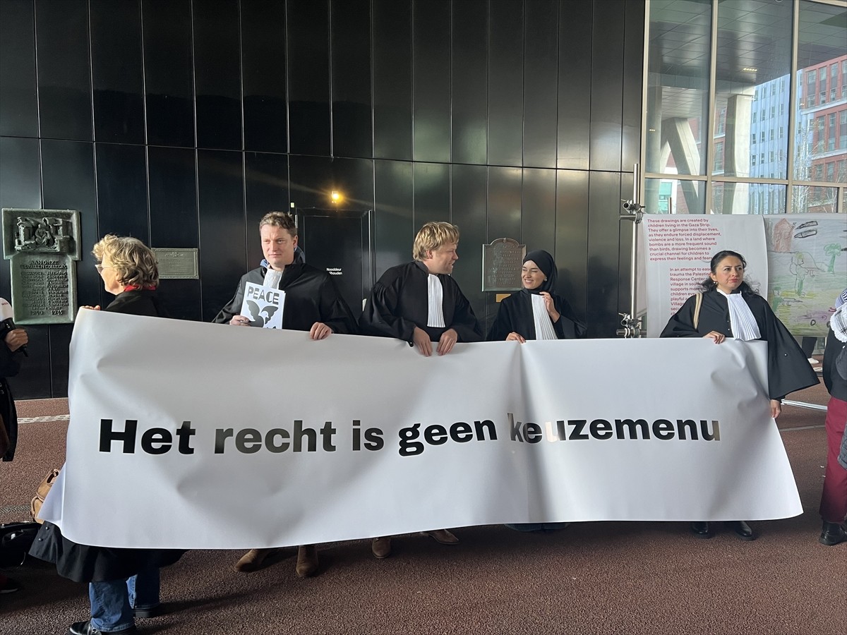 Gazze'deki soykırımı ve Hollanda hükümetinin İsrail'e destek politikasını 1 yıldır protesto eden...