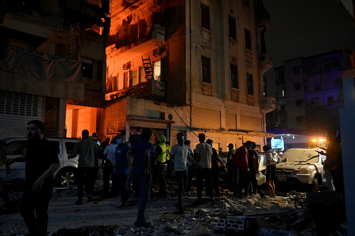 İsrail ordusu, Lübnan'ın başkenti Beyrut'un Nowayri bölgesine hava saldırısı düzenledi. Saldırıda...