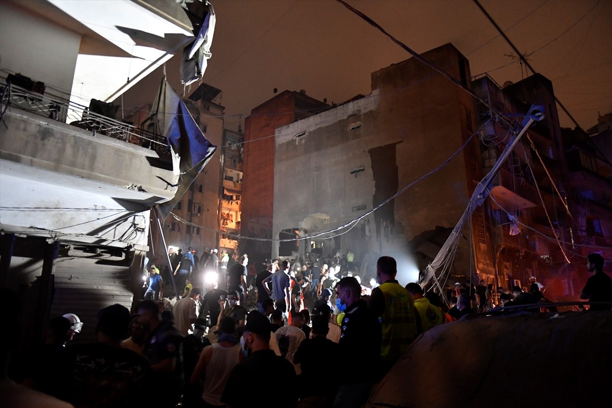 İsrail ordusu, Lübnan'ın başkenti Beyrut'un Nowayri bölgesine hava saldırısı düzenledi. Saldırıda...