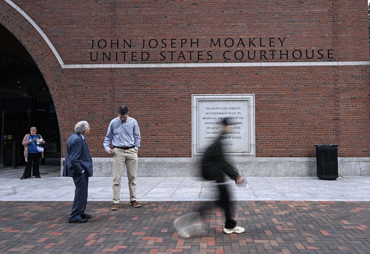 İstanbul'da karıştığı ölümlü trafik kazasından sonra 17 yaşındaki oğlu Timur Cihantimur'u ABD'ye...