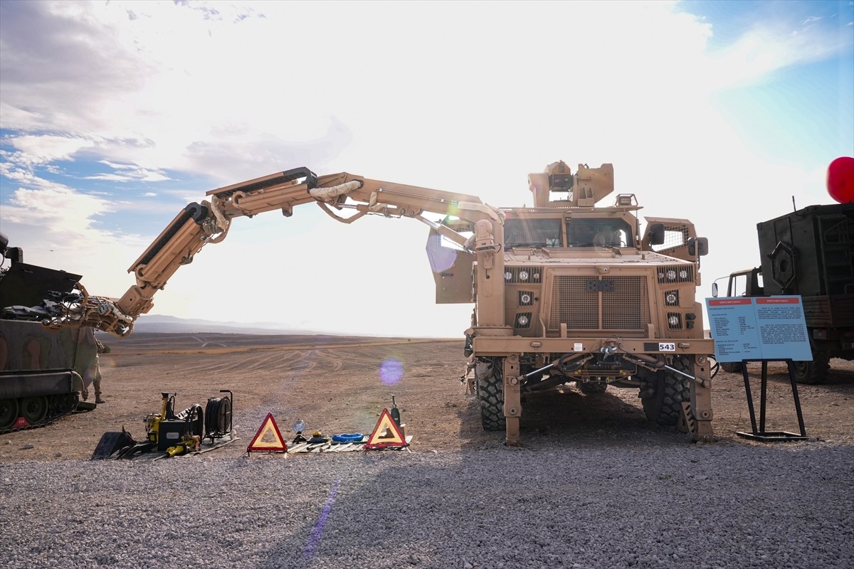 Türk Silahlı Kuvvetleri'nin (TSK) ateş gücünün sergilendiği "Ateş Serbest- 2024" başladı. Tatbikat...