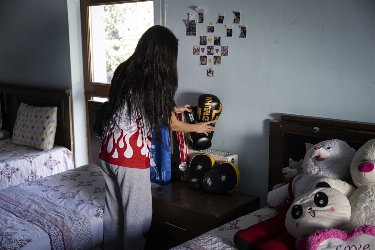 Aile ve Sosyal Hizmetler Bakanlığına bağlı Saray Çocuk Evleri Sitesinde kalan, boks ve muaythaide...