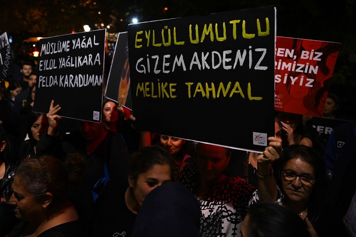 CHP Kadın Kolları Genel Başkanlığınca "11 Ekim Dünya Kız Çocukları Günü" dolayısıyla Ankara'da...