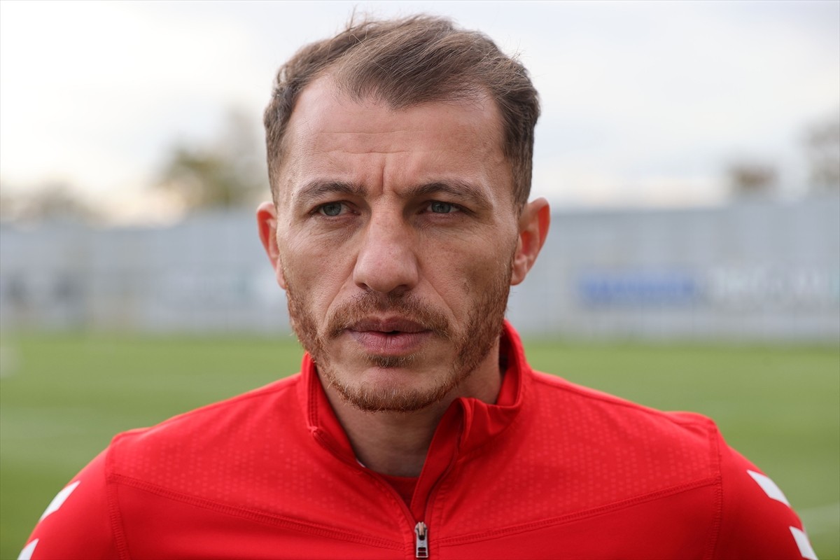 Trendyol Süper Lig ekiplerinden Net Global Sivasspor'un kaptanlarından Ziya Erdal, AA muhabirinin...