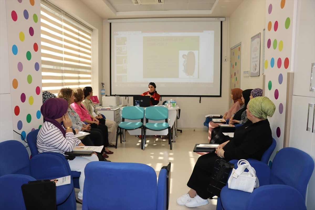 Amasya Üniversitesi Sabuncuoğlu Şerefeddin Eğitim Araştırma Hastanesi bünyesindeki gebe okulu...