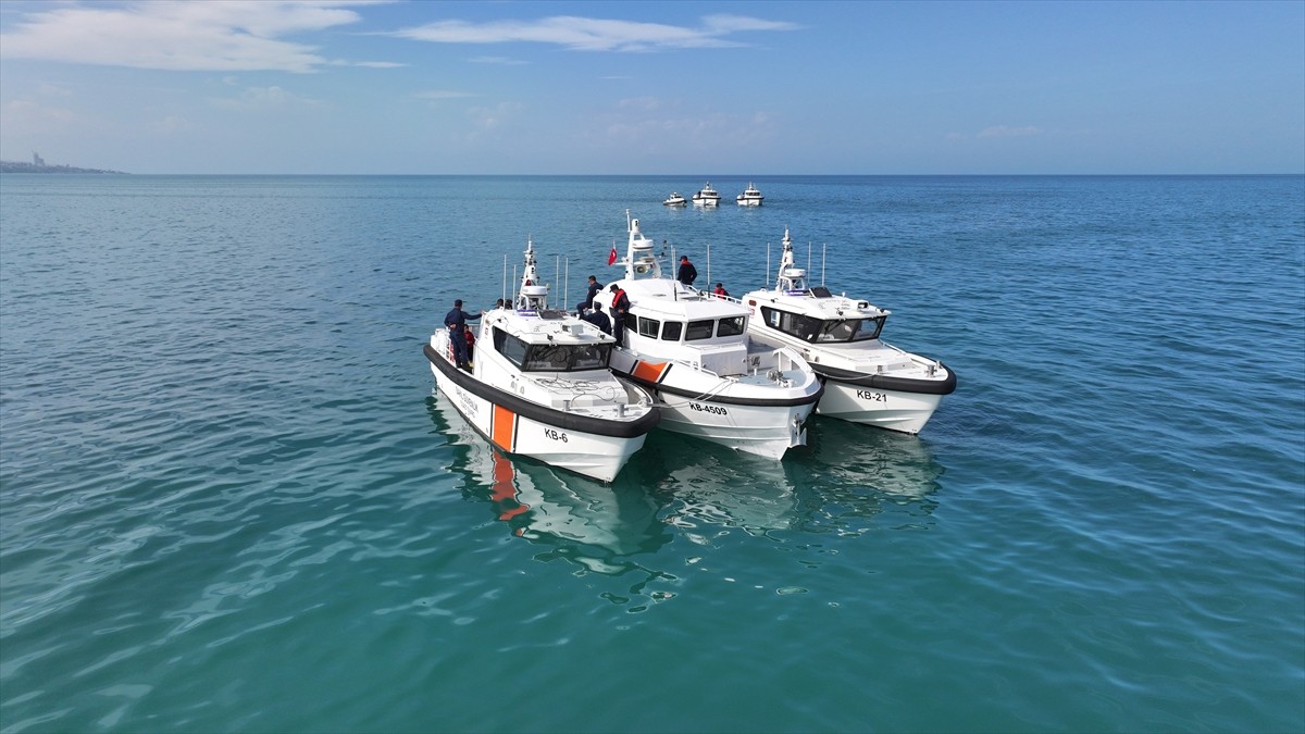 Van'da, kaybolan 21 yaşındaki üniversite öğrencisi Rojin Kabaiş'i arama çalışmalarında su altı...