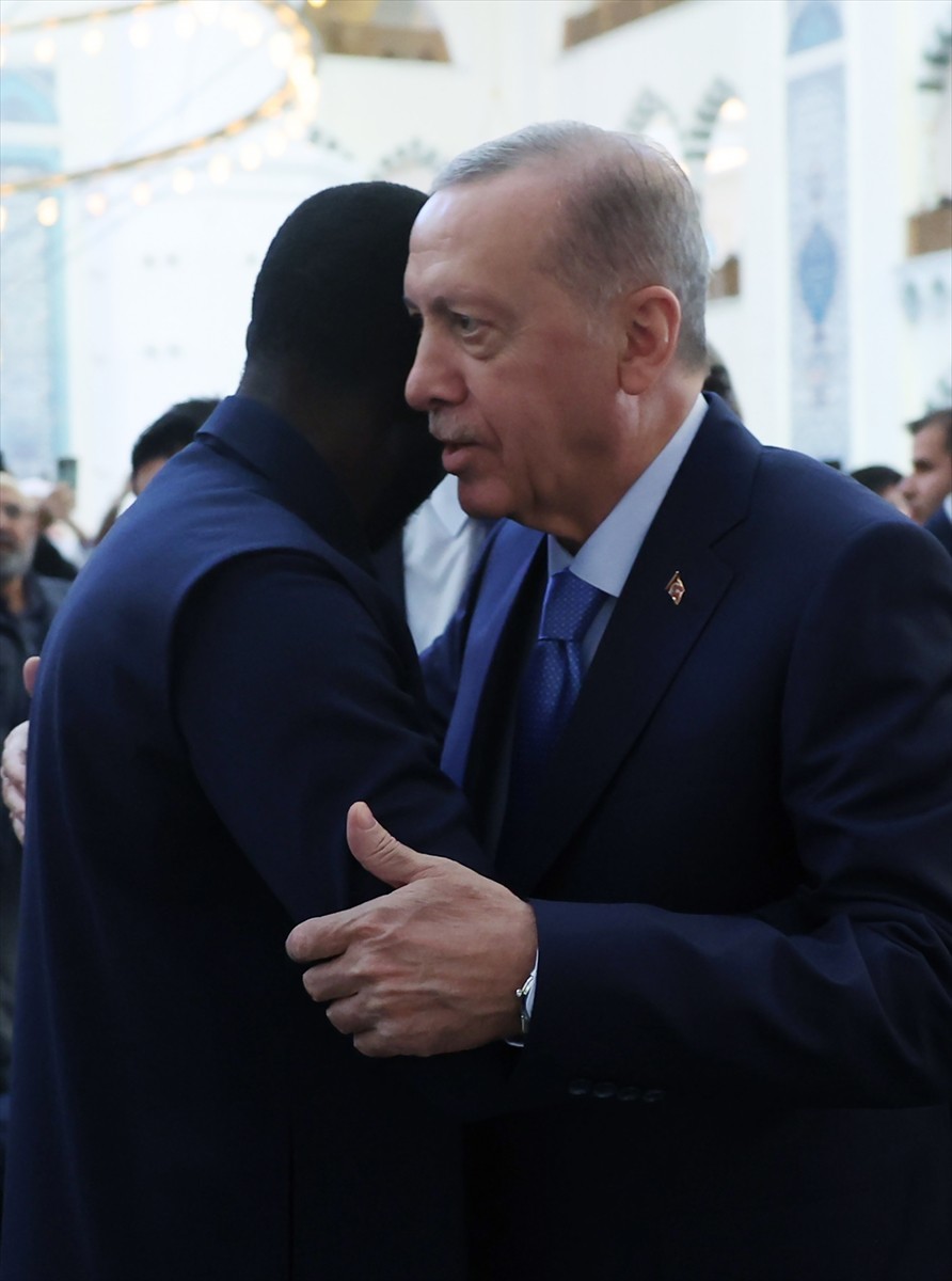 Cumhurbaşkanı Recep Tayyip Erdoğan, cuma namazını Senegal Cumhurbaşkanı Beşir Cuma Fay ile...