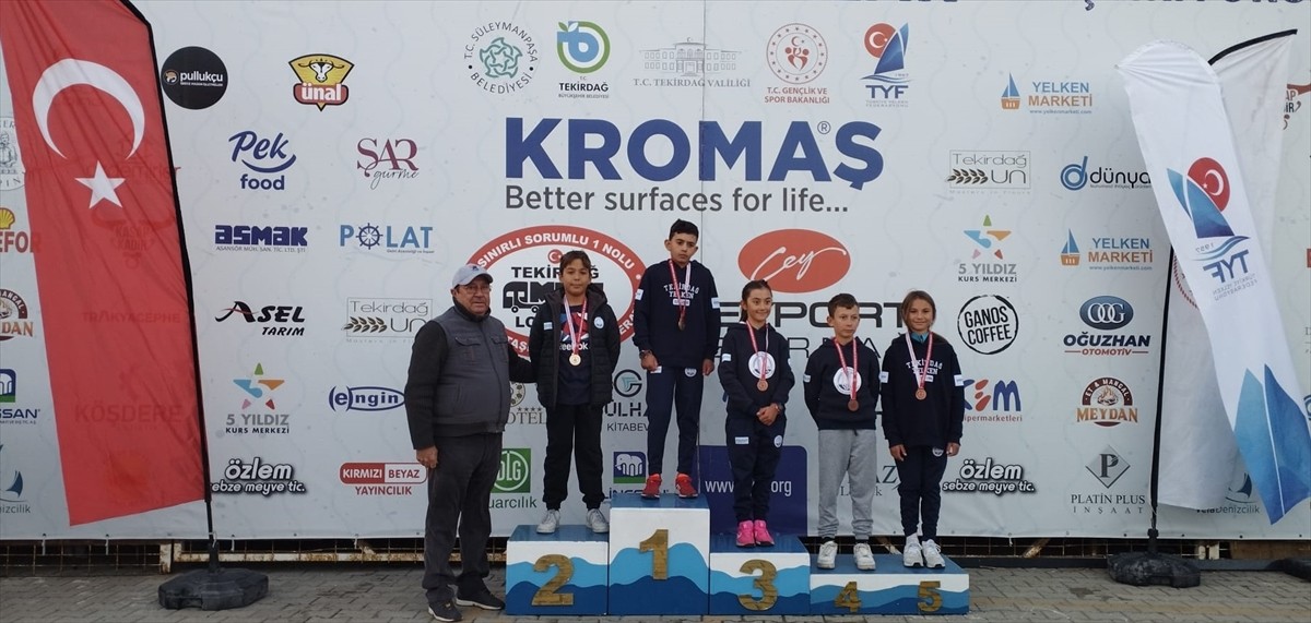 Tekirdağ'da Mustafa Kemal Atatürk'ü Anma Kupası yelken yarışları düzenlendi.  Yarışların sonunda...