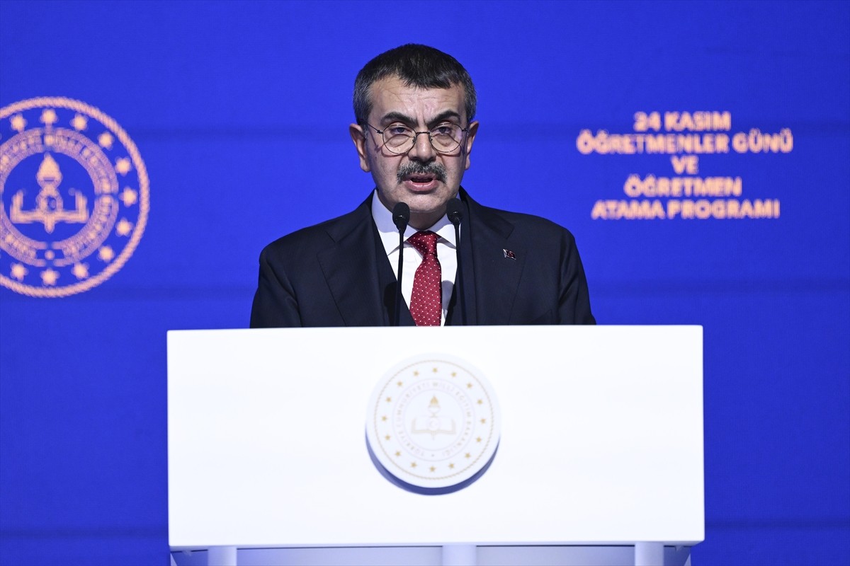 Milli Eğitim Bakanı Yusuf Tekin, Bahçelievler'deki bir otelde düzenlenen 24 Kasım Öğretmenler Günü...