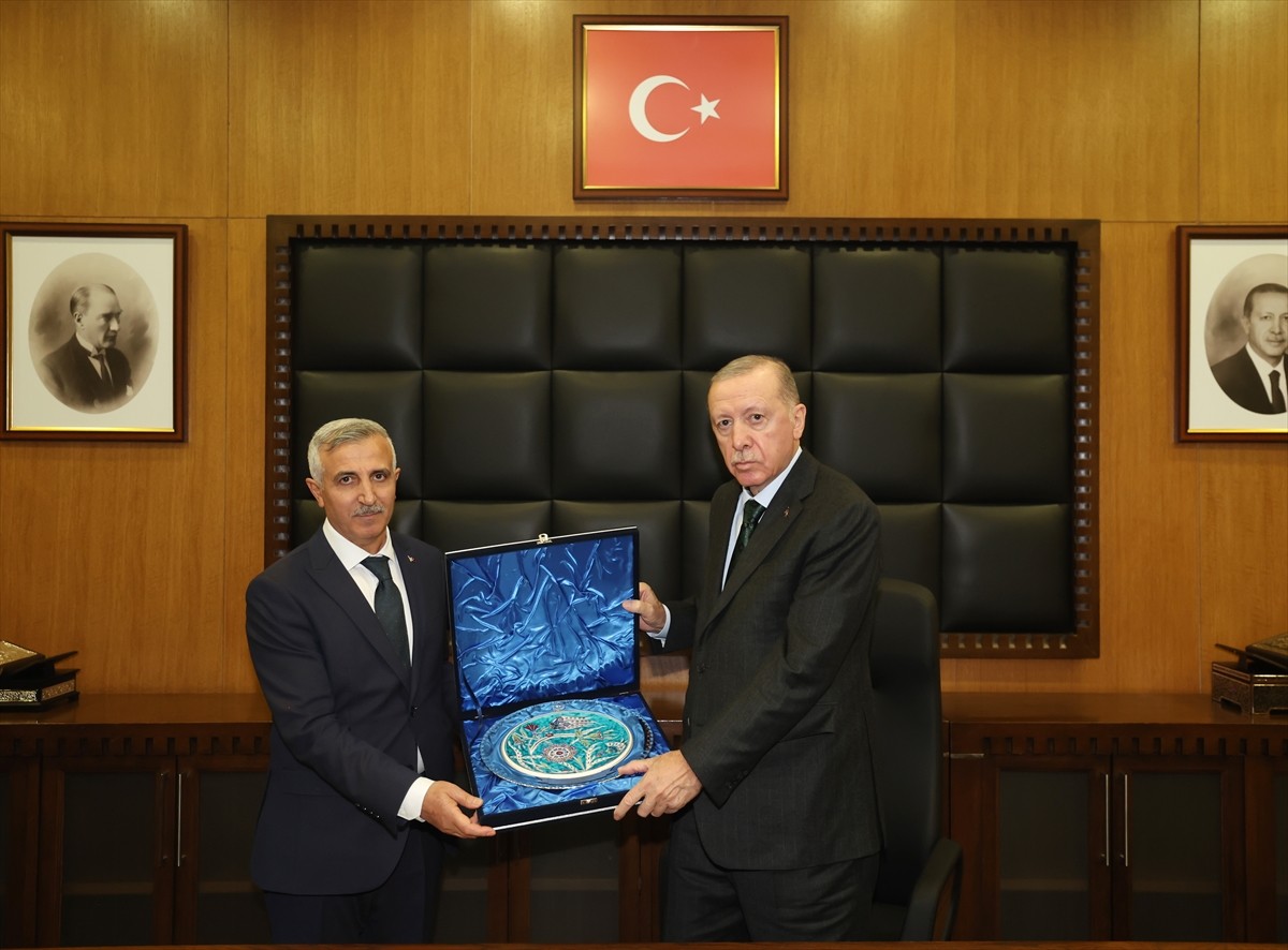 Cumhurbaşkanı Recep Tayyip Erdoğan, Kahramanmaraş Büyükşehir Belediyesini ziyaret etti.