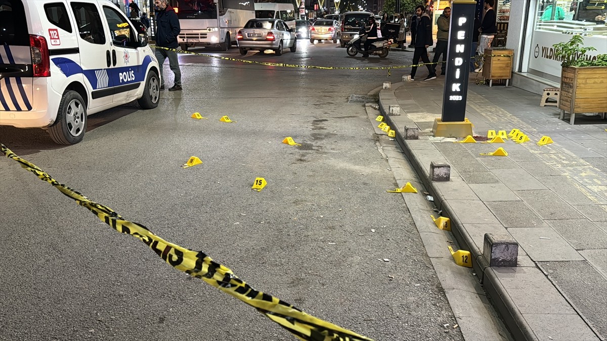 Pendik'teki silahlı saldırıda bir kişi öldü, bir kişi yaralandı.