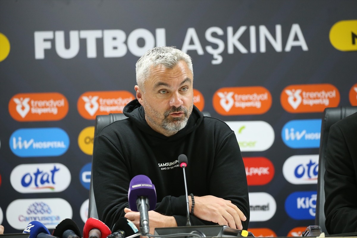Reeder Samsunspor Teknik Direktörü Thomas Reis, Sipay Bodrum FK maçının ardından düzenlenen basın...