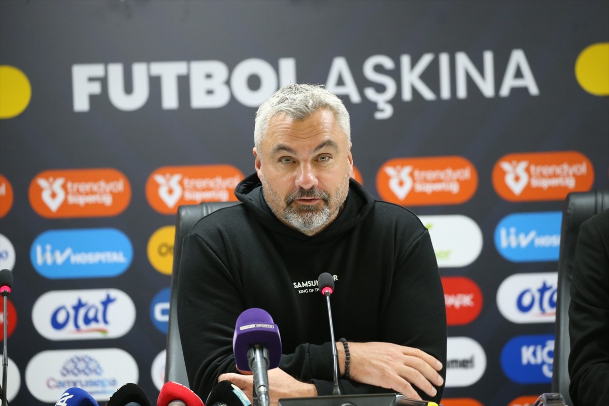 Reeder Samsunspor Teknik Direktörü Thomas Reis, Sipay Bodrum FK maçının ardından düzenlenen basın...