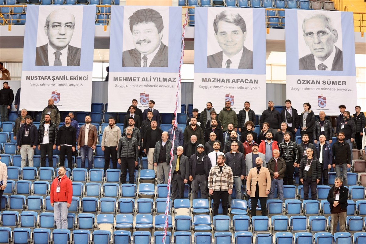 Trabzonspor Kulübünün Hayri Gür Spor Salonu'nda gerçekleştirilen ve yarın yapılacak seçimle...