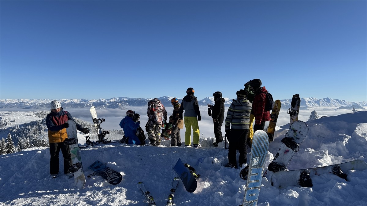 Doğu Karadeniz'in önemli kış turizm merkezlerinden Artvin'deki Atabarı Kayak Merkezi, sezonun...