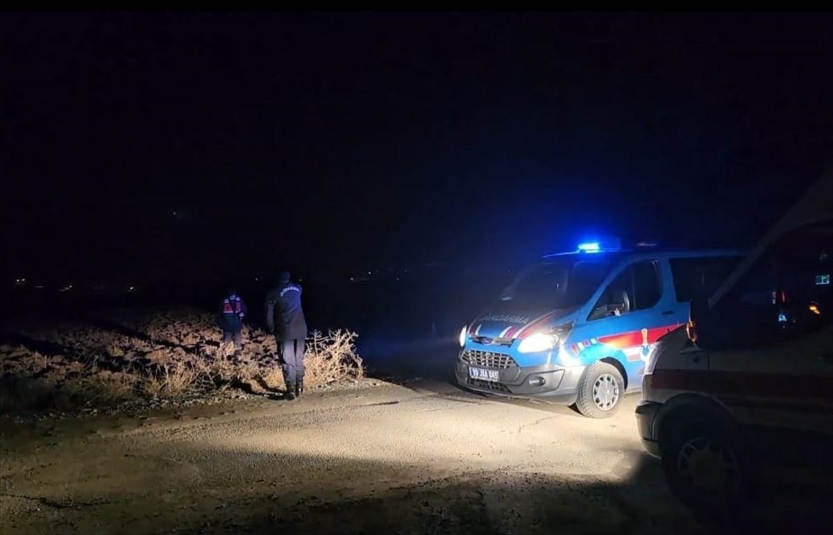 Çorum'da darbedip arabasını gasbettikleri kişiyi hastanede de darbetmeye çalışan 3 şüpheliden 2'si...